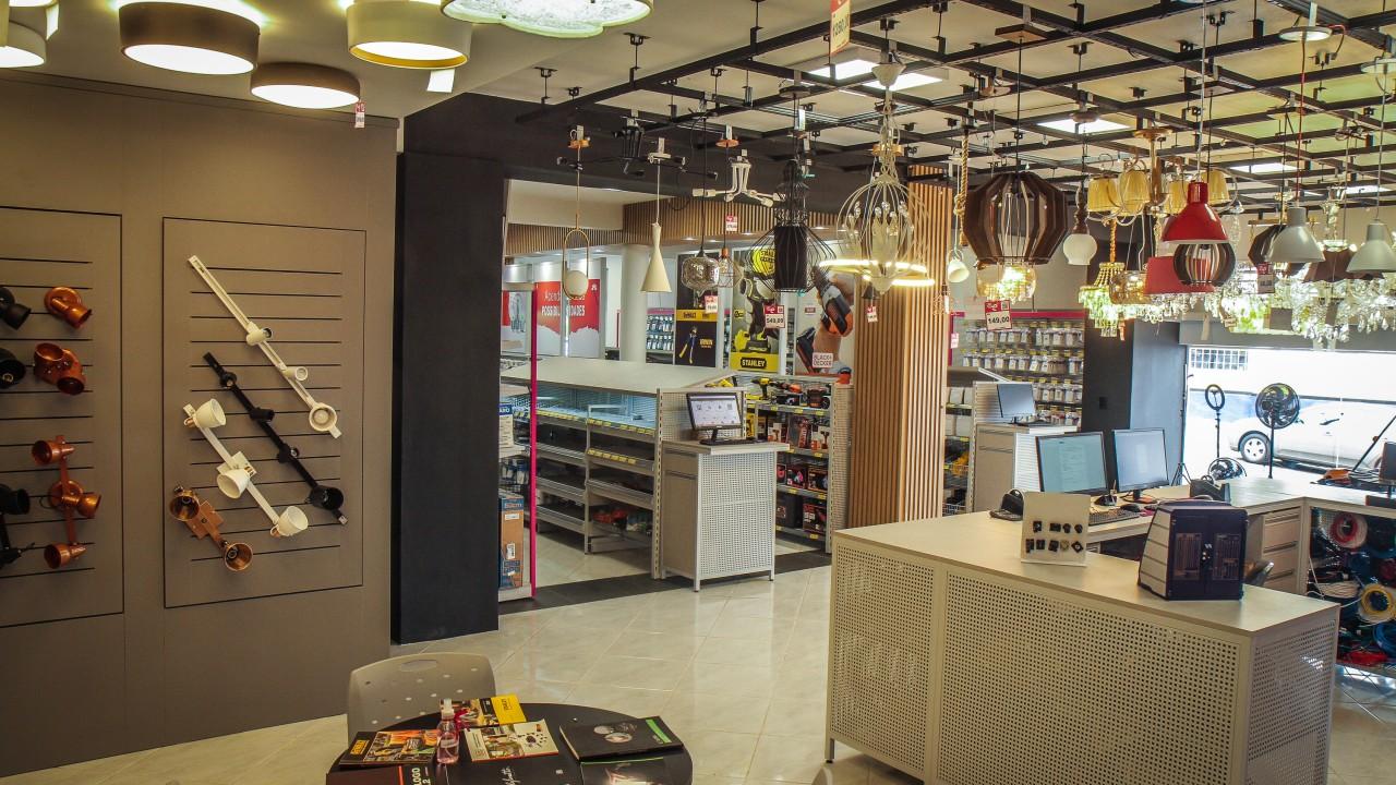 expositor de lampadas e lustres