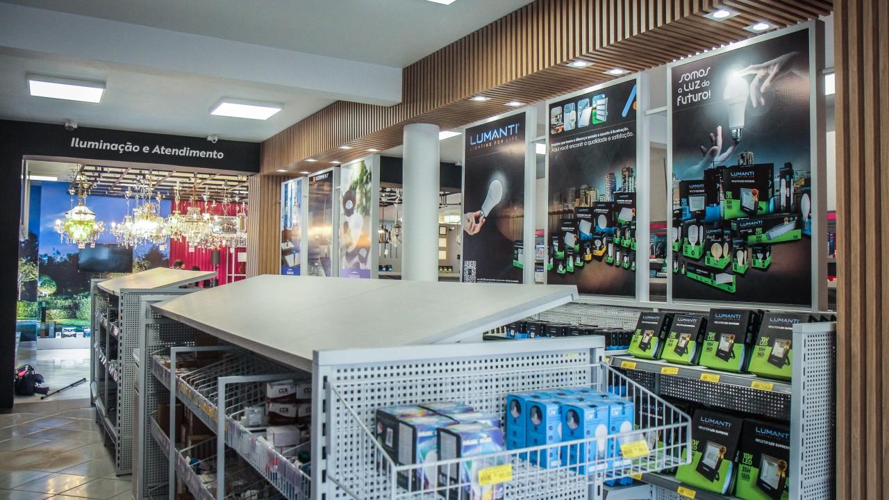 Gôndolas e Prateleiras para loja de ferragens