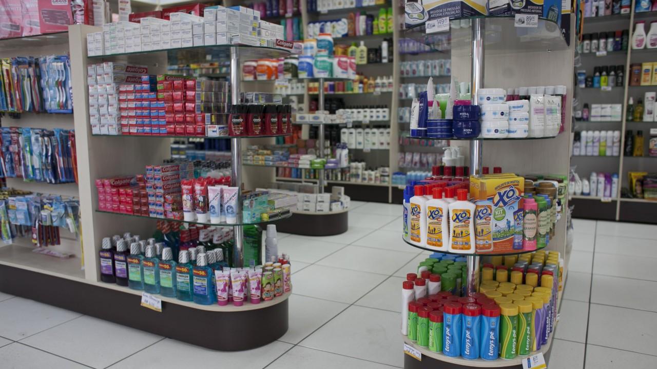 gôndola e prateleira para farmácia