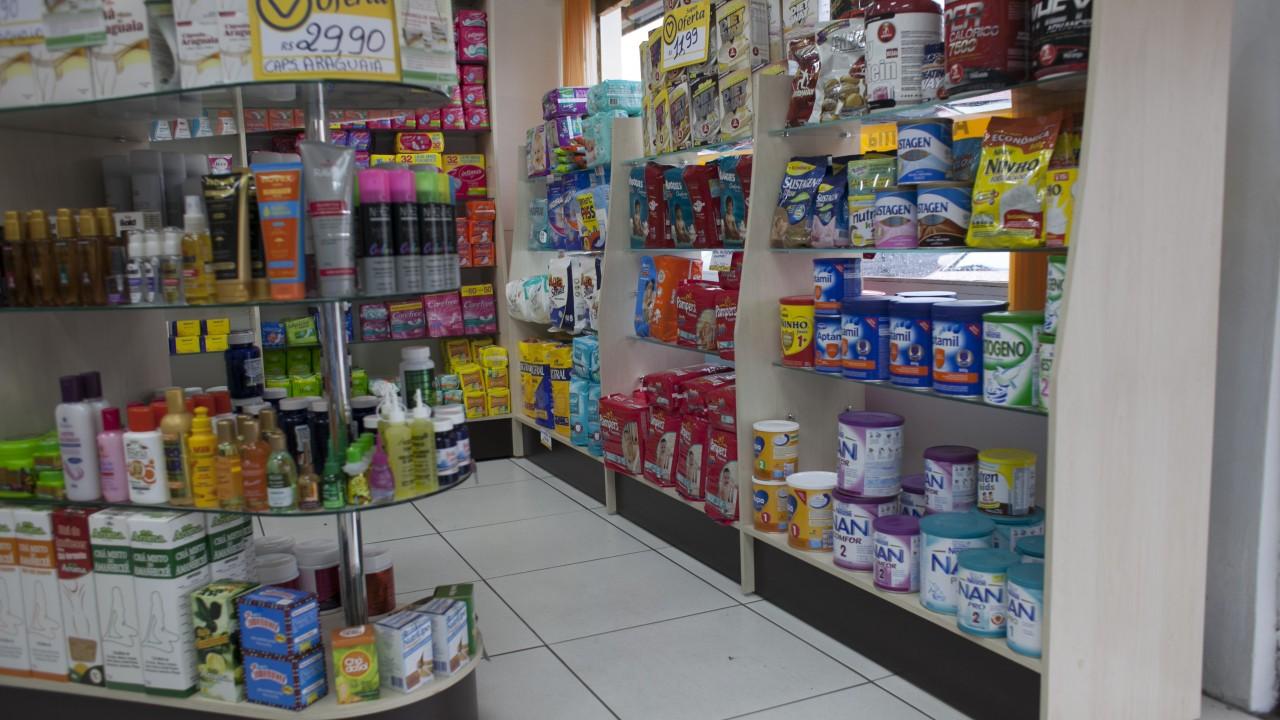 gôndola e prateleira para farmácia