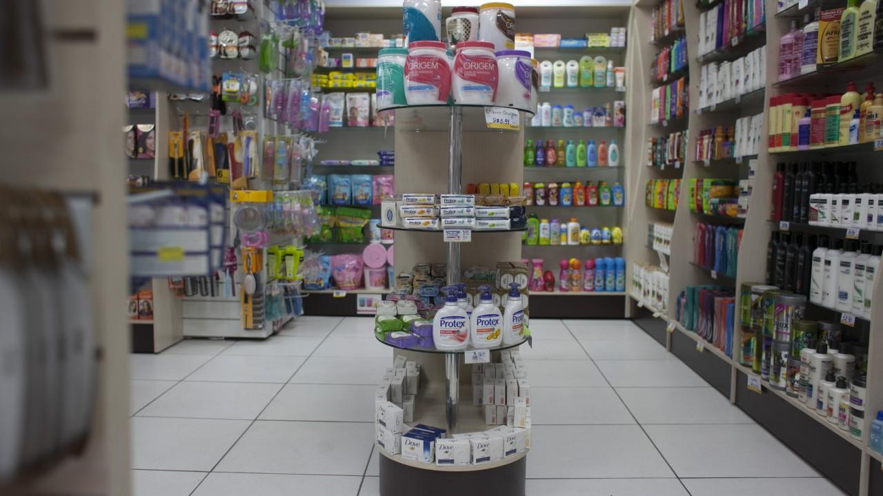 gôndola e prateleira sob medida para farmácia