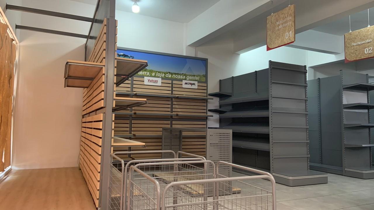 Gôndolas e Prateleiras para loja de ferragens
