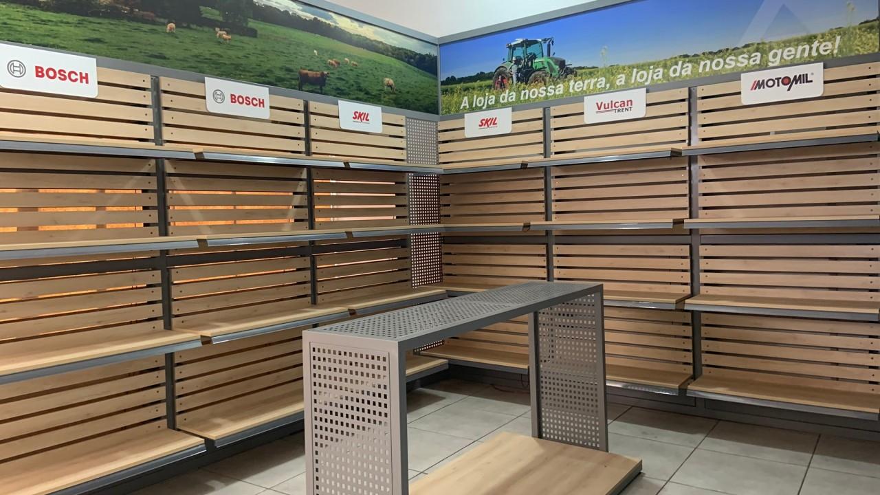 Gôndolas e Prateleiras para loja de ferragens