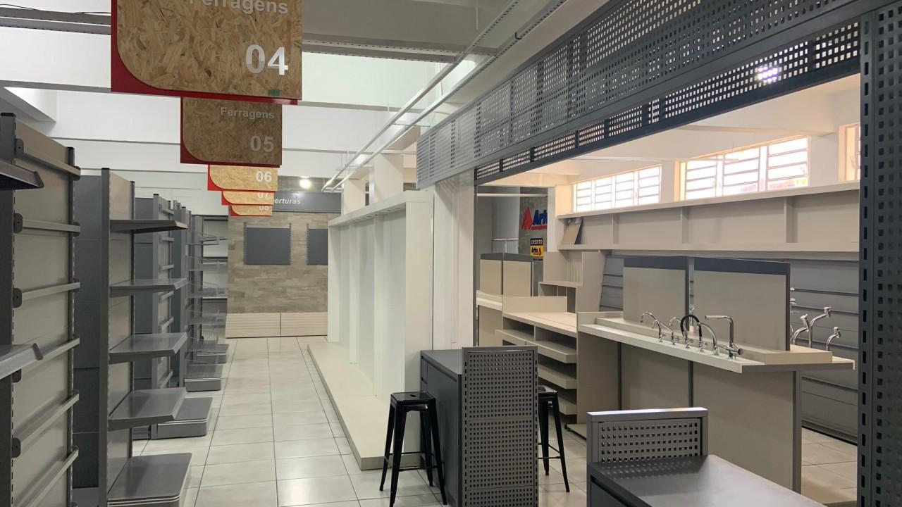 Gôndolas e Prateleiras para loja de ferragens
