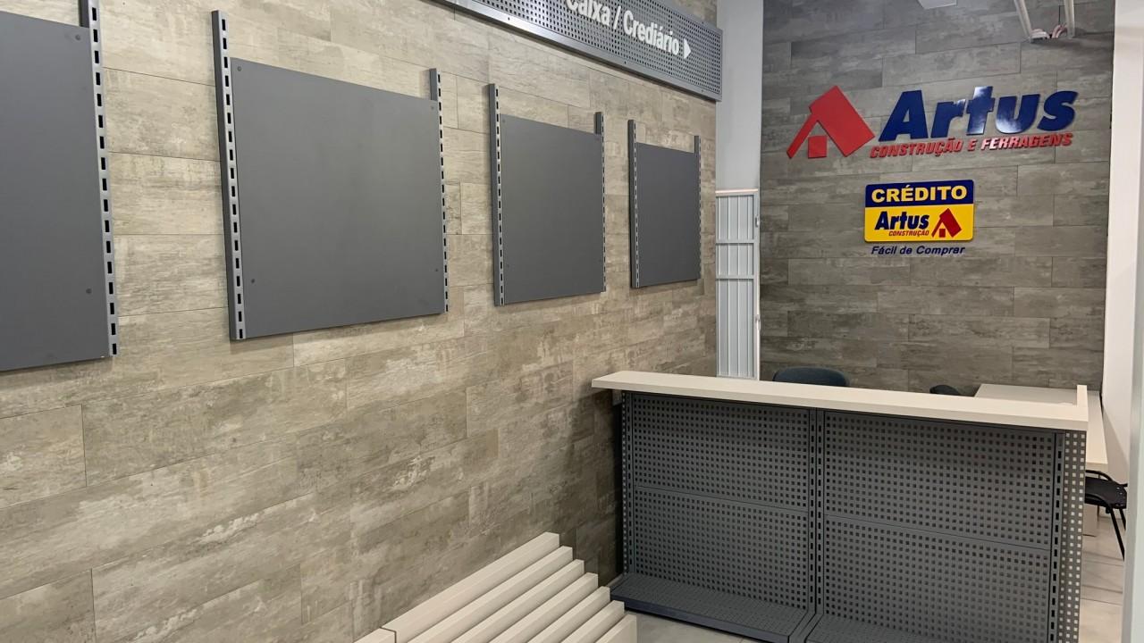 Gôndolas e Prateleiras para loja de ferragens