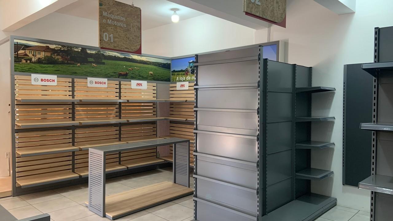 Gôndolas e Prateleiras para loja de ferragens