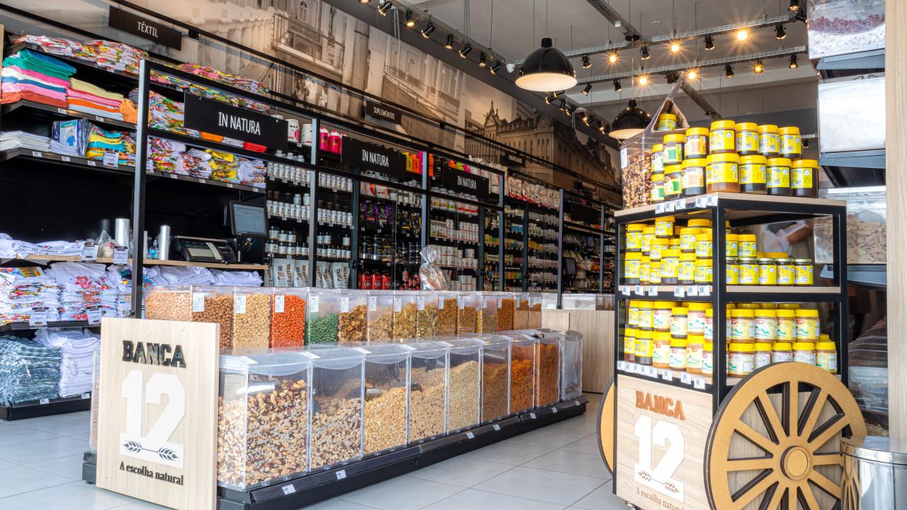 mobiliário personalizado para produtos naturais e a granel