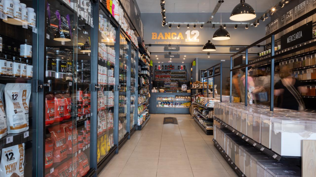 mobiliário personalizado para produtos naturais e a granel