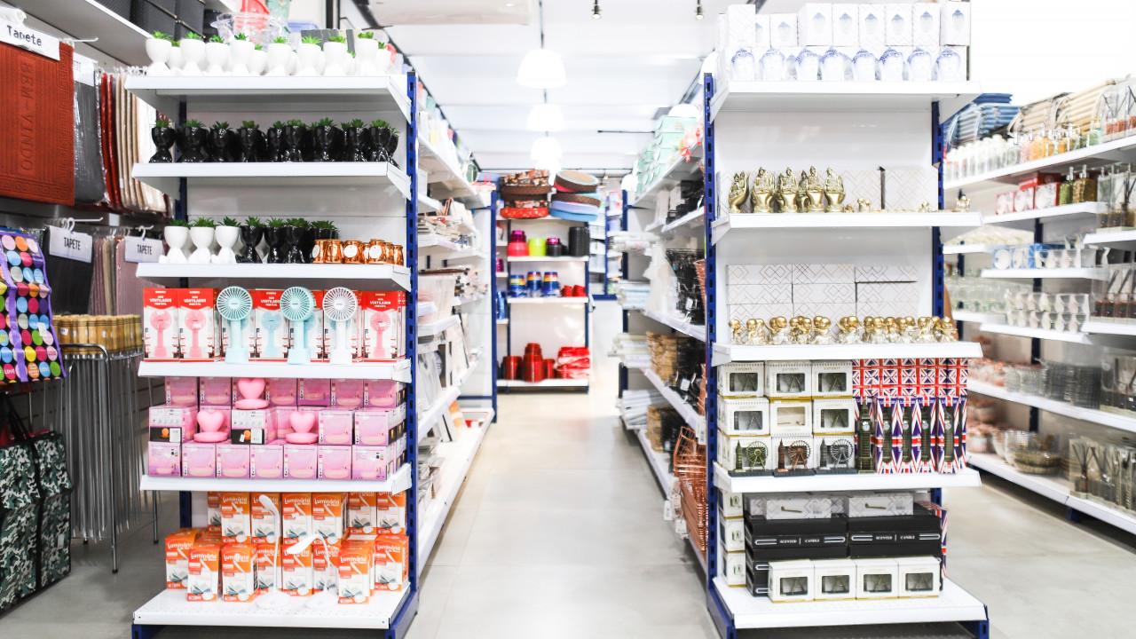 mobiliário comercial para loja de bazar e utilidadgôndolas e mobiliário para loja de bazar e utilidadeses