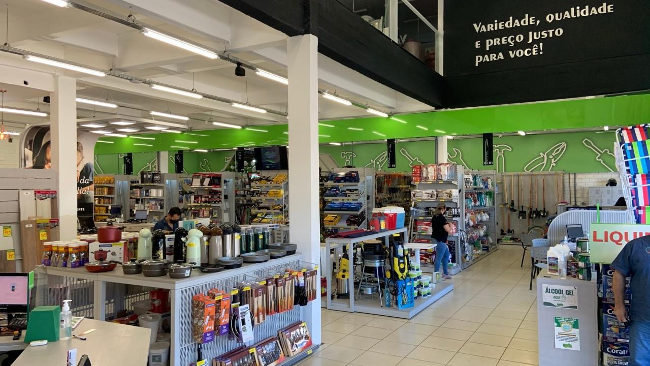 Gôndolas e Prateleiras para loja de ferragens