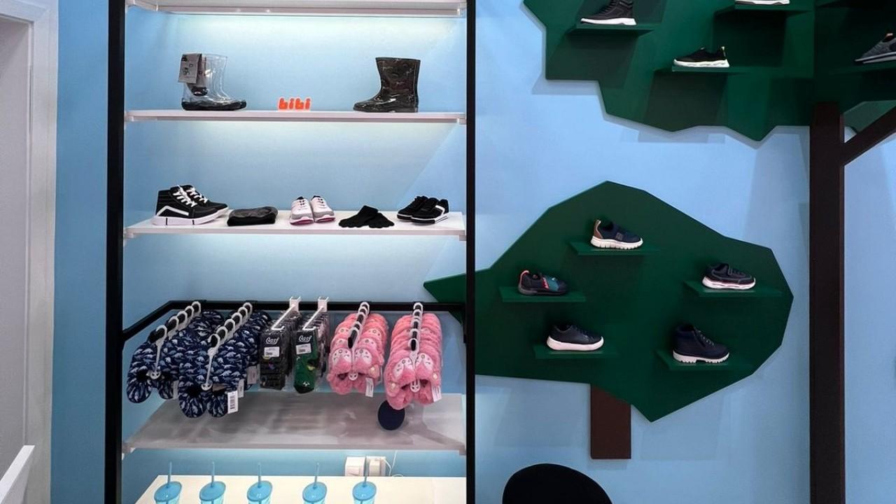 mobiliário personalizado lúdico para loja de calçados infantil