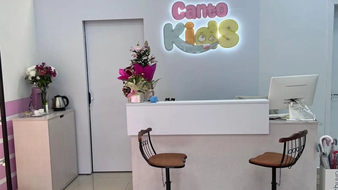 balcão de atendimento sob medida para loja de calçados infantil