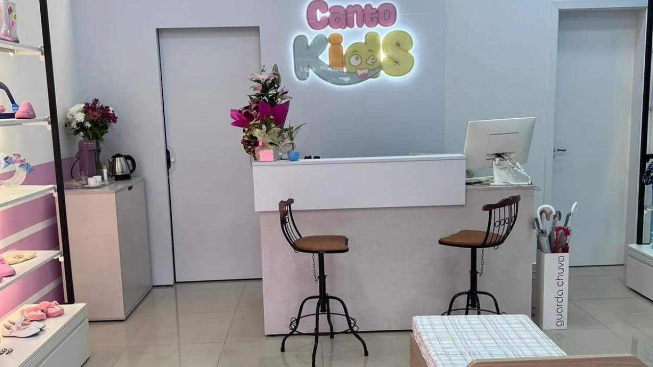 balcão de atendimento sob medida para loja de calçados infantil