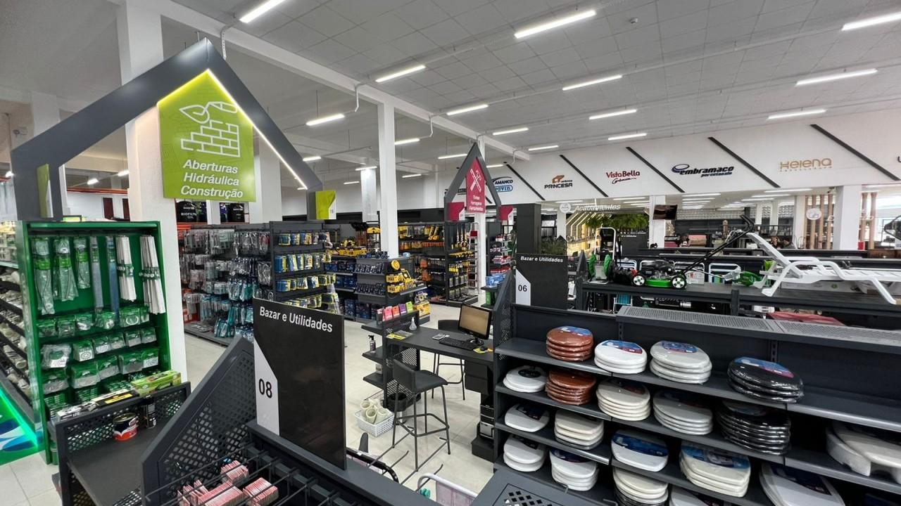 Gôndolas e Prateleiras para loja de ferragens