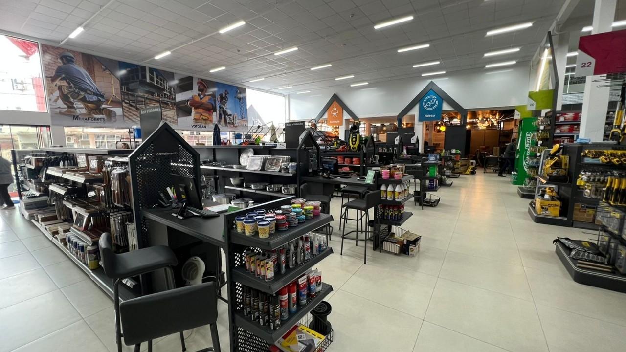 Gôndolas e Prateleiras para loja de ferragens