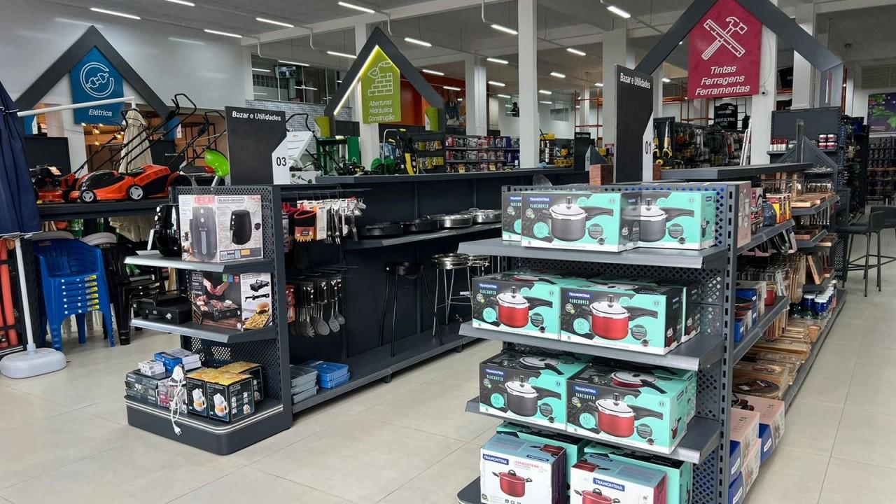 Gôndolas e Prateleiras para loja de ferragens