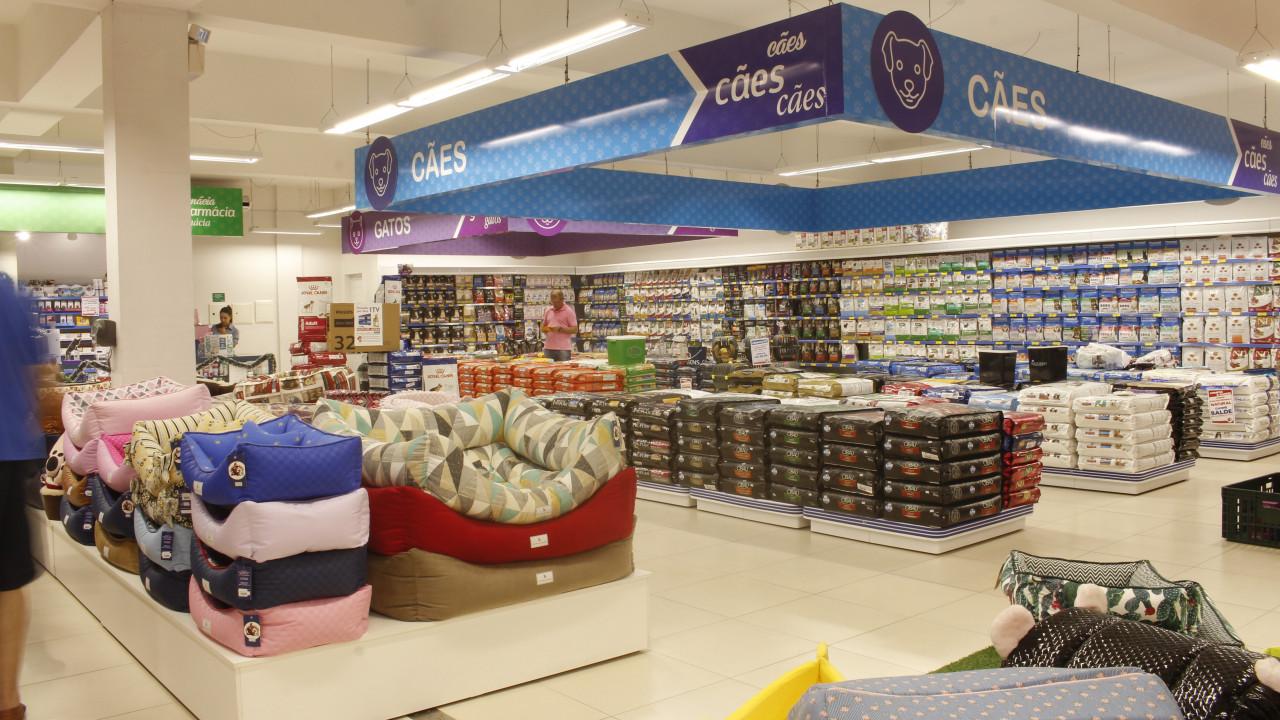 gôndolas e prateleiras para loja de rações, coleiras, petshop e agropecuárias