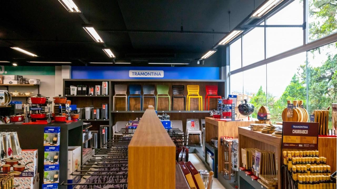 gôndola e expositores personalizada para loja de decoração e bazar