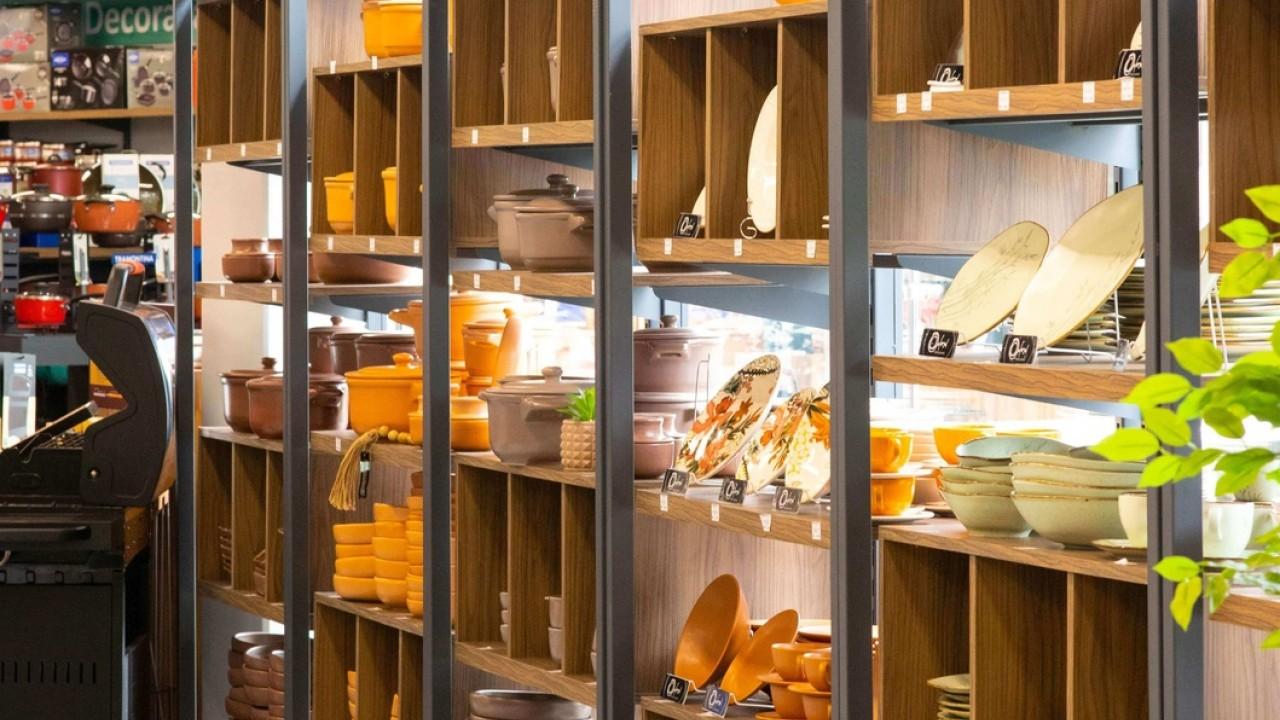 gôndola e expositores personalizada para loja de decoração e bazar