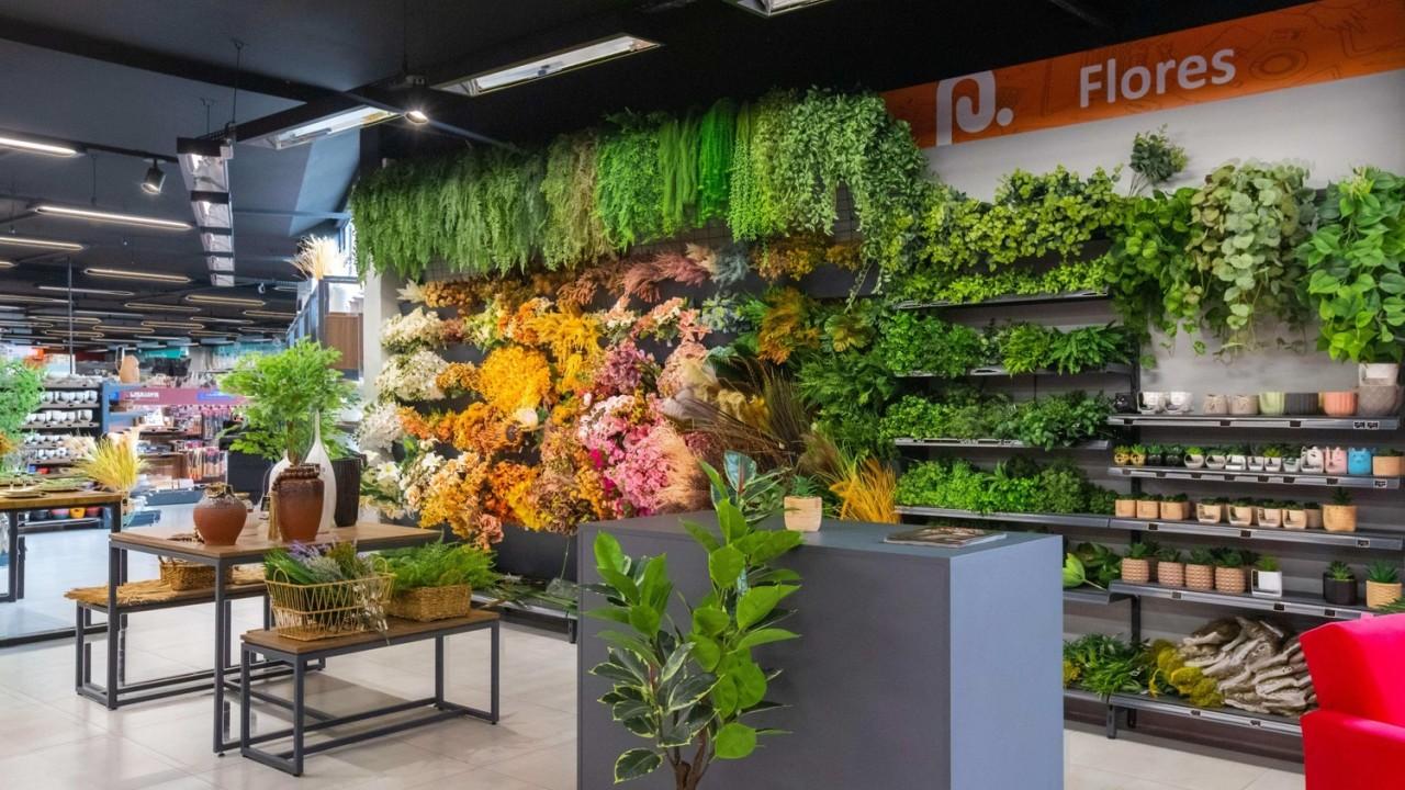 gôndola e expositores personalizada para loja de decoração e bazar