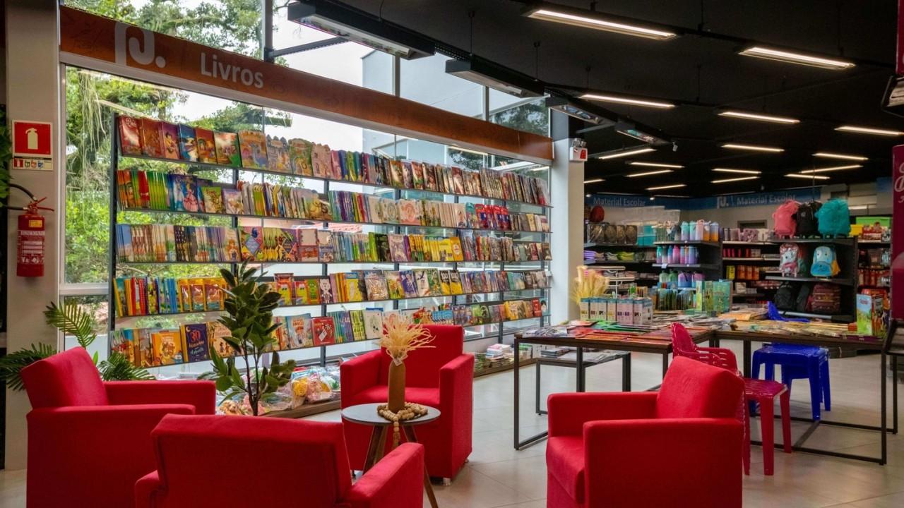 gôndola e expositores personalizada para loja de decoração e bazar