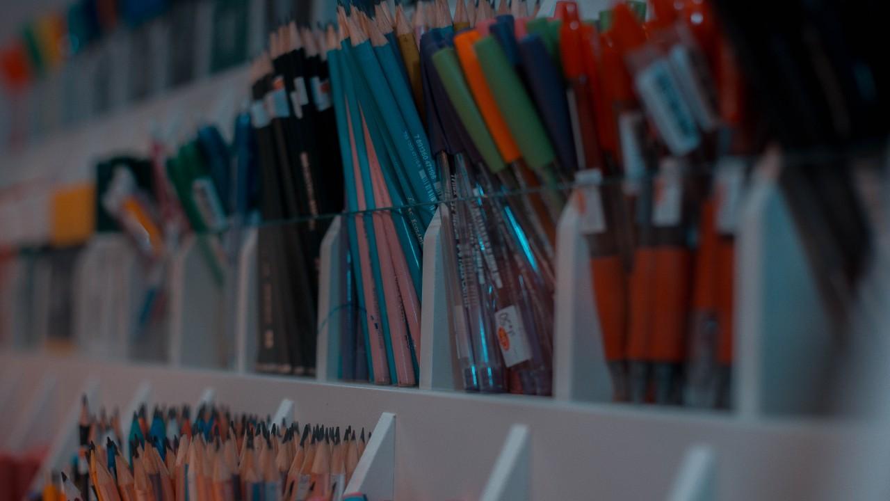 expositor de materiais escolares para bazar