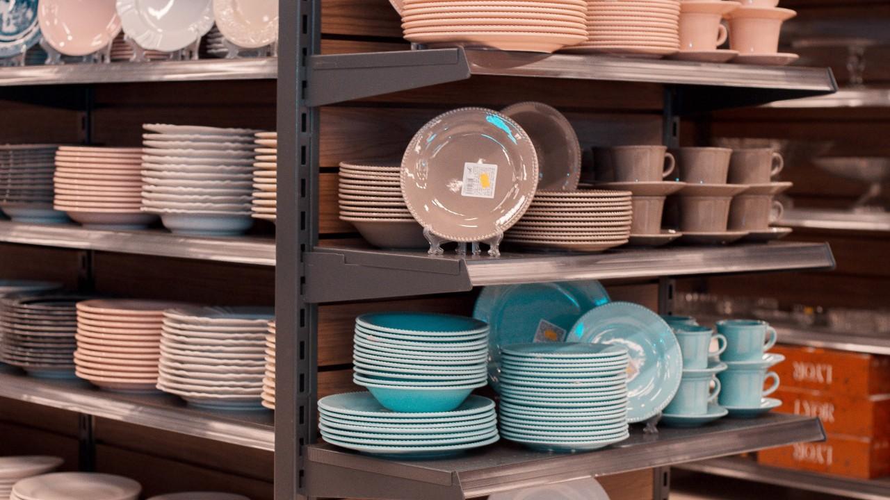 gôndolas e mobiliário para loja de bazar e utilidades