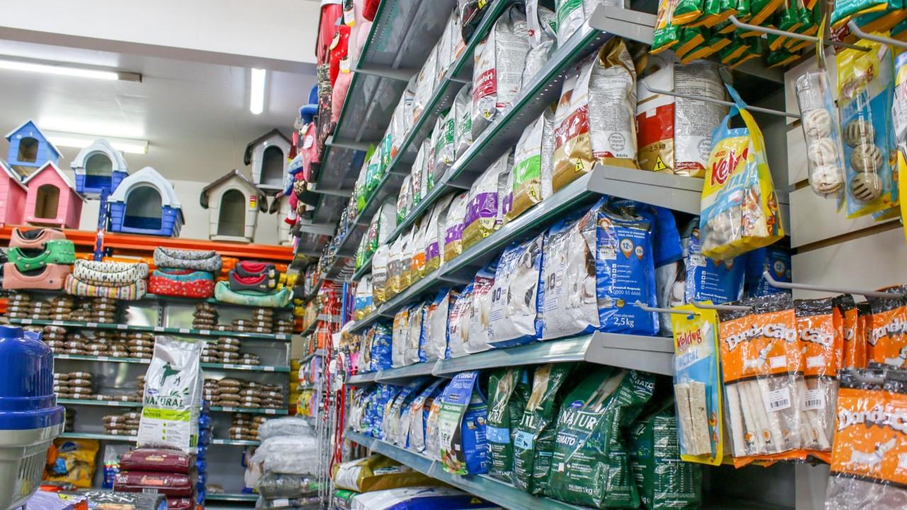 gôndolas e prateleiras para loja de rações e agropecuárias