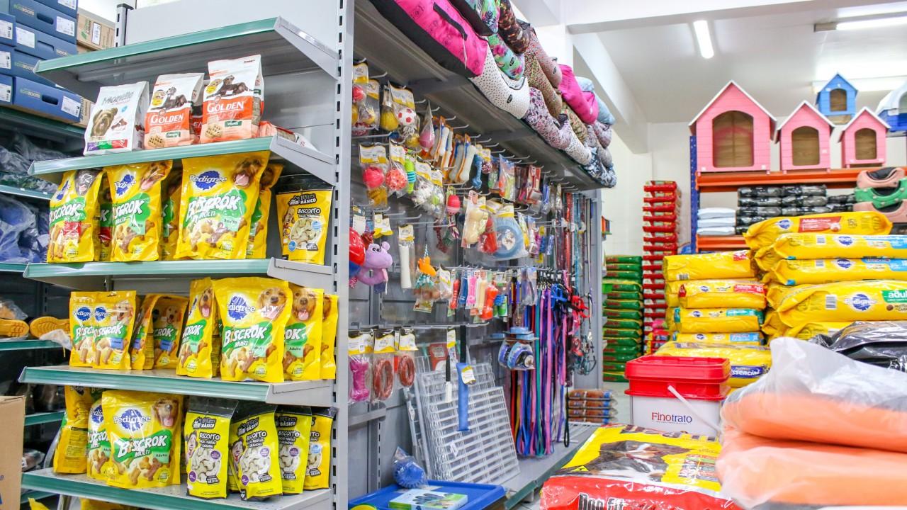 gôndolas e prateleiras para loja de rações e agropecuárias