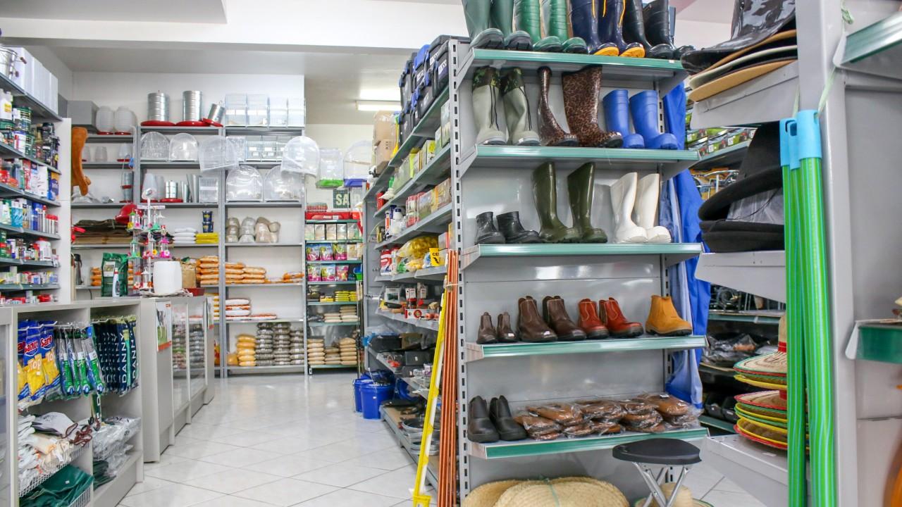 gôndolas e prateleiras para loja de rações e agropecuárias