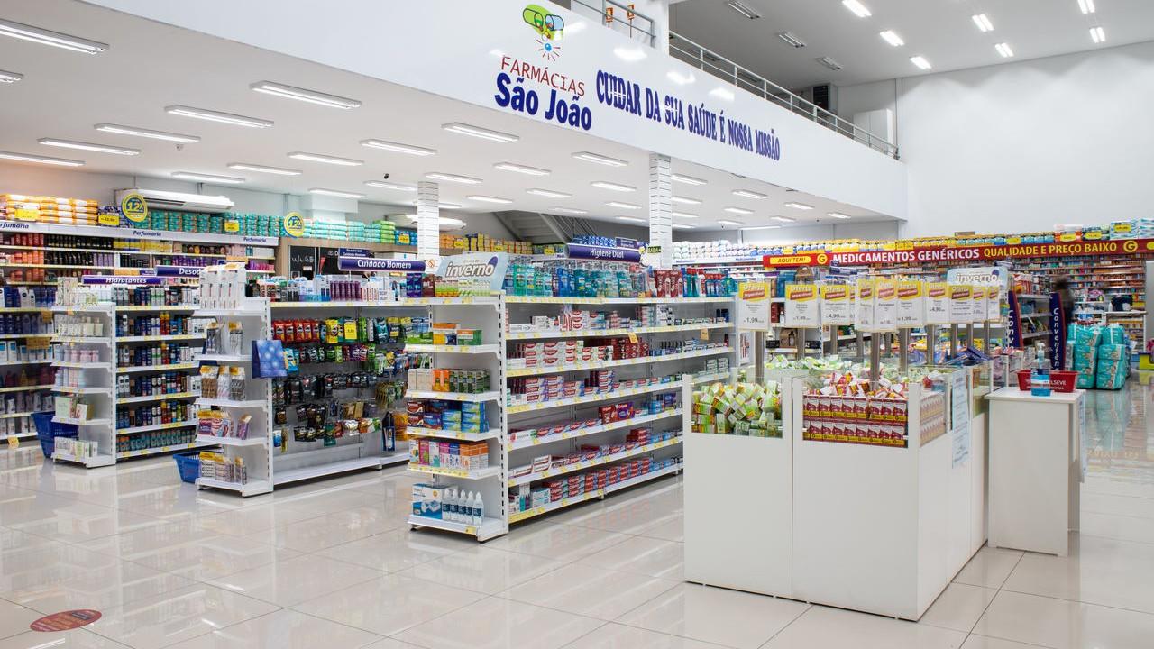 gôndola e prateleira para farmácia