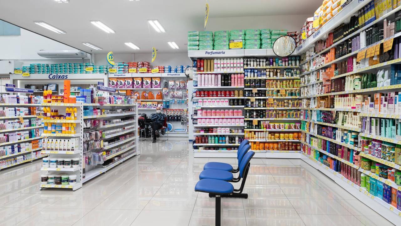 gôndola e prateleira para farmácia