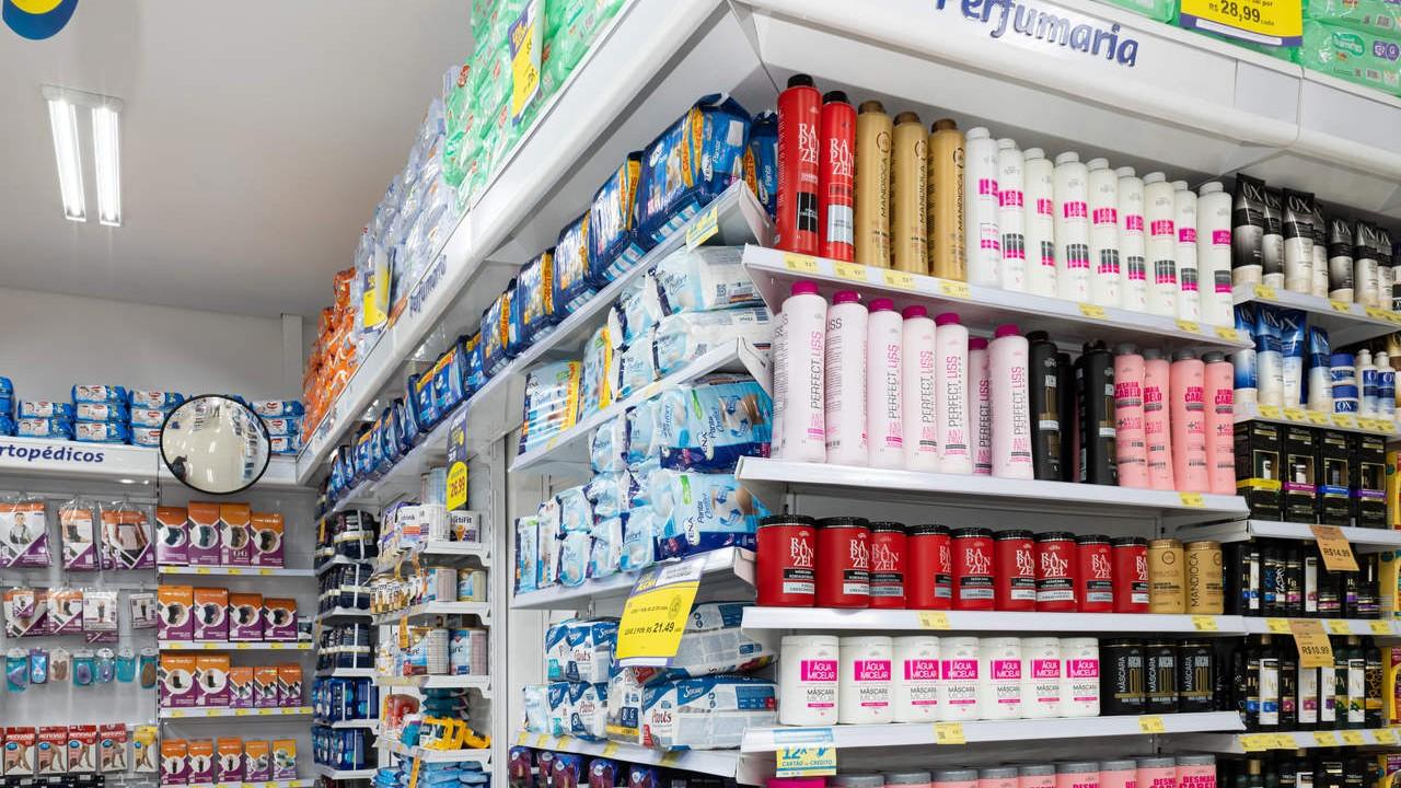 gôndola e prateleira para farmácia