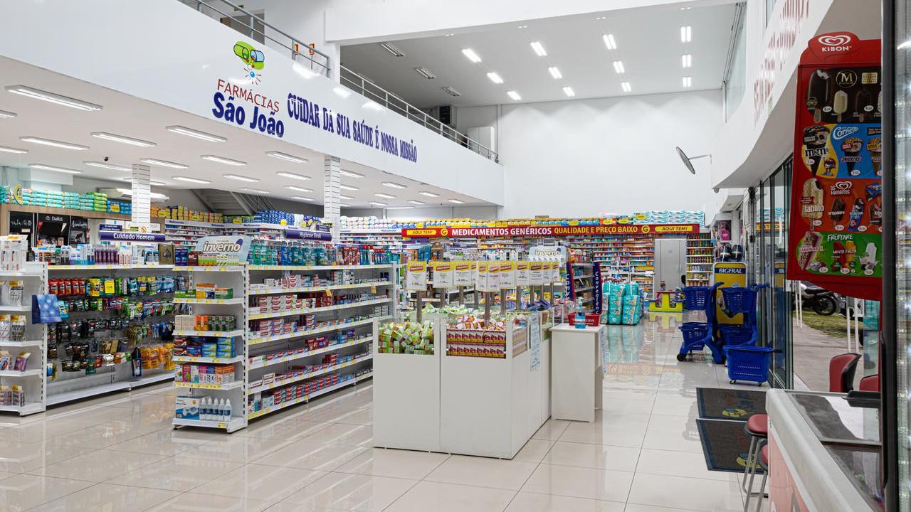 gôndola e prateleira para farmácia