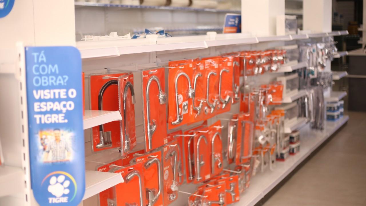 expositor de torneiras