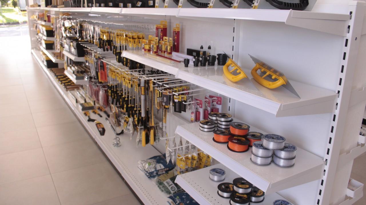 Gôndolas e Prateleiras para loja de ferragens