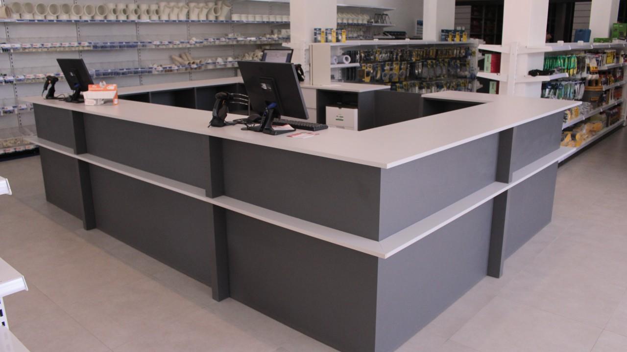 Gôndolas e Prateleiras para loja de ferragens