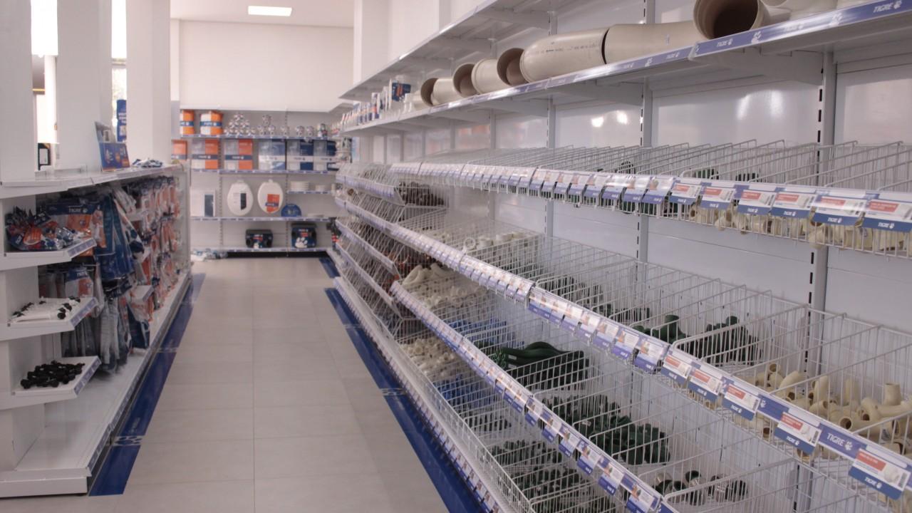 expositor para loja de ferragens e materiais de construção