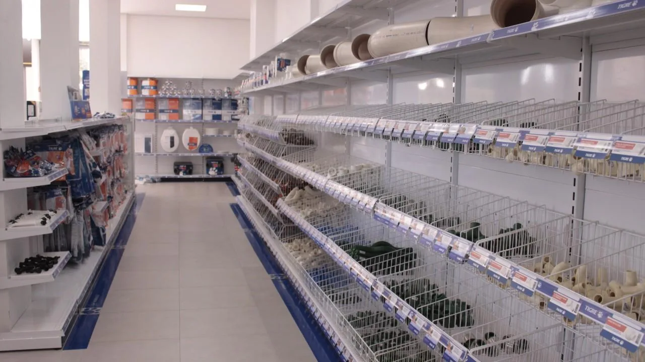 expositor para loja de ferragens e materiais de construção