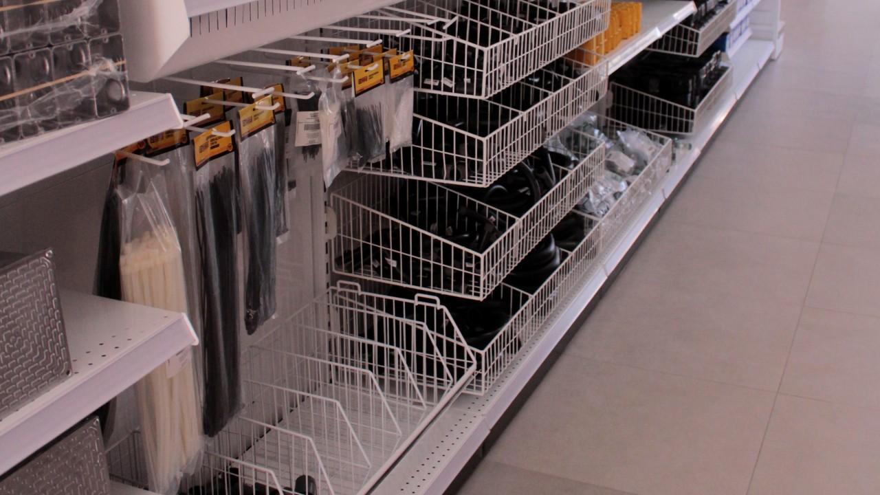 Gôndolas e Prateleiras para loja de ferragens