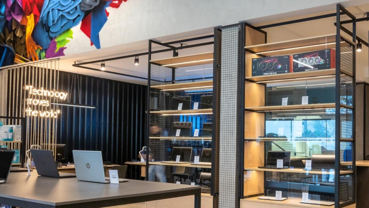 mobiliário comercial para loja de informática