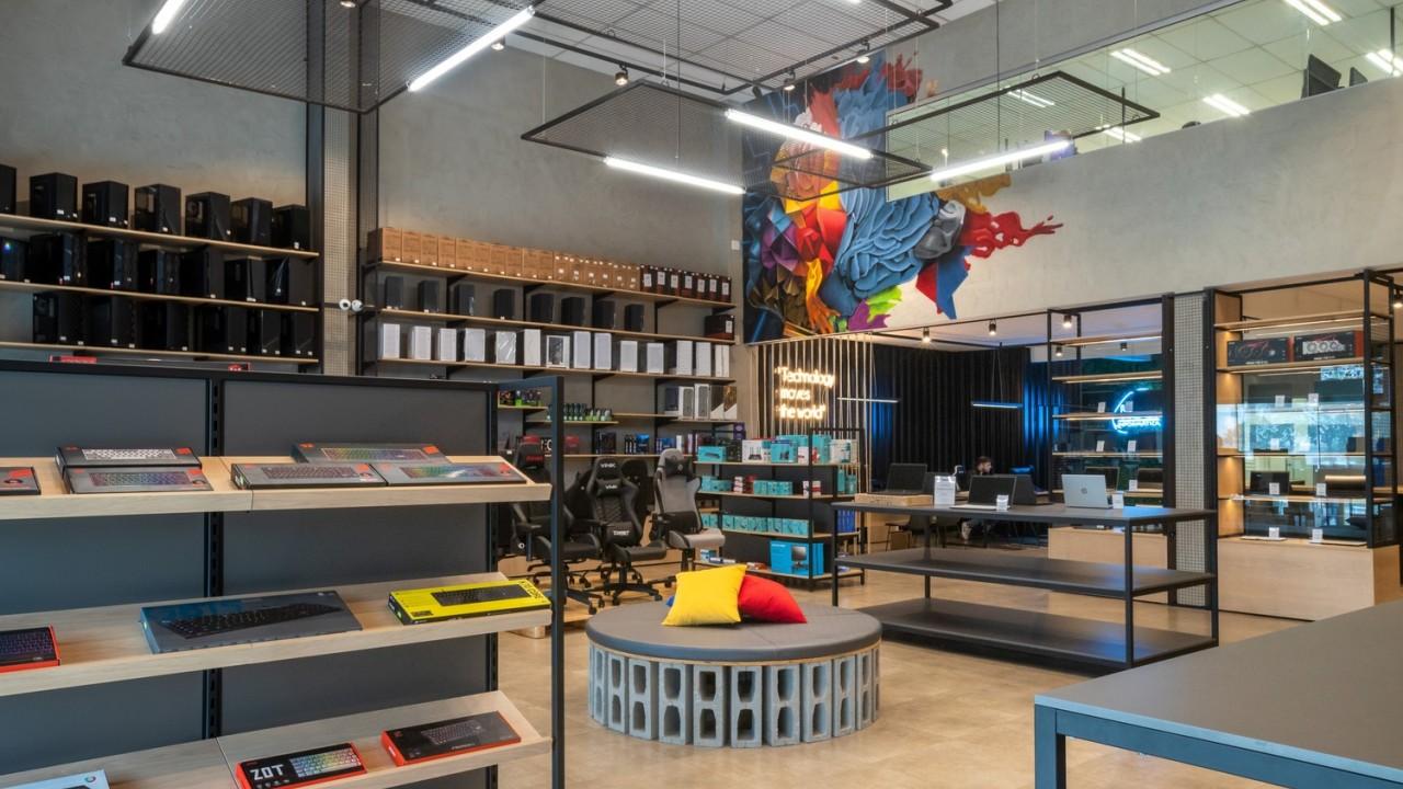 mobiliário comercial para loja de informática