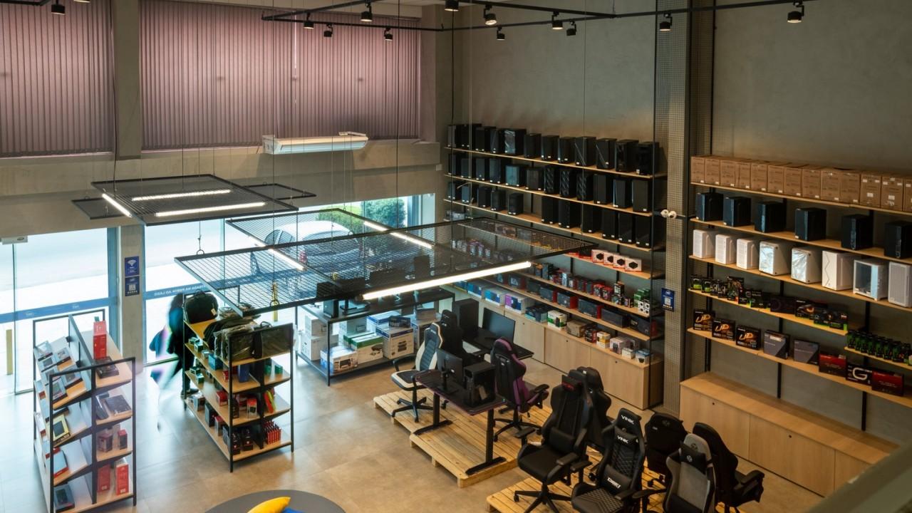 mobiliário comercial para loja de informática