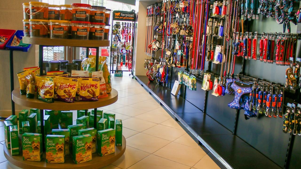 gôndolas e prateleiras para loja de rações, coleiras, petshop e agropecuárias