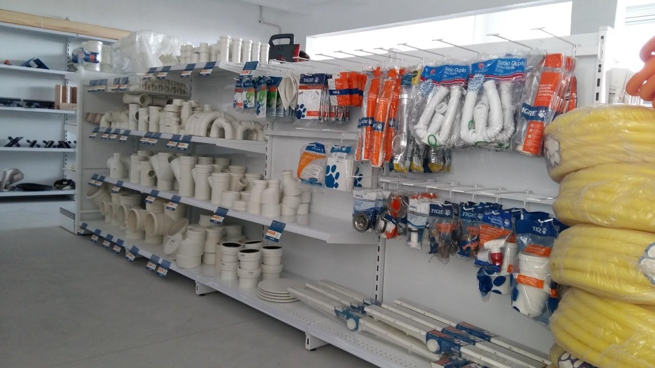 Gôndolas e Prateleiras para materiais de construção