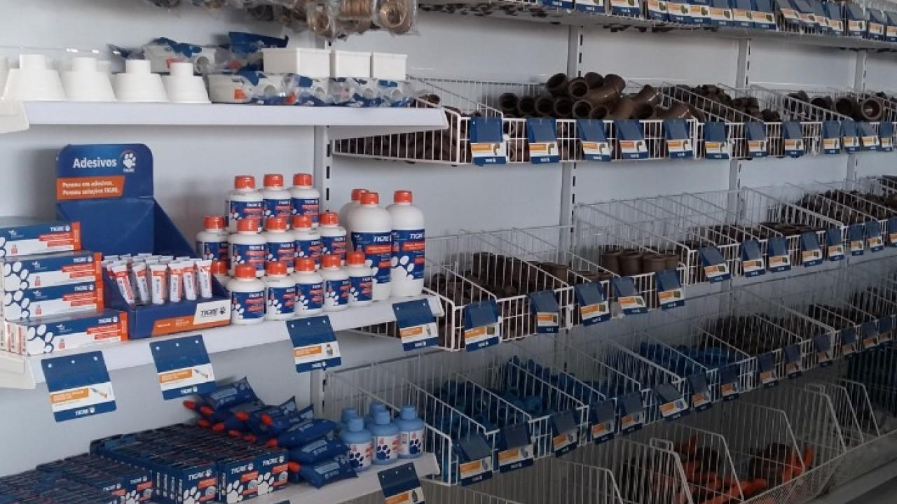 Gôndolas e Prateleiras para loja de ferragens