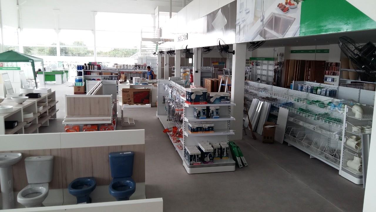 Gôndolas e Prateleiras para loja de ferragens