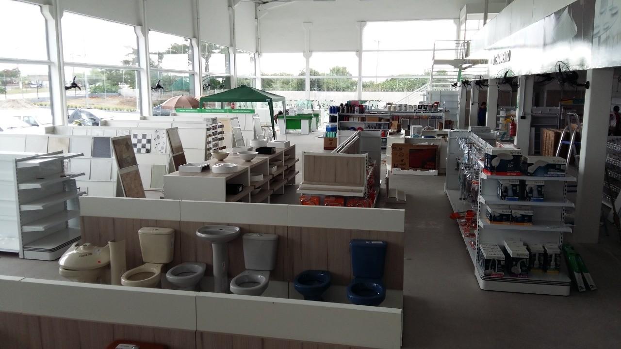 Gôndolas e Prateleiras para loja de ferragens