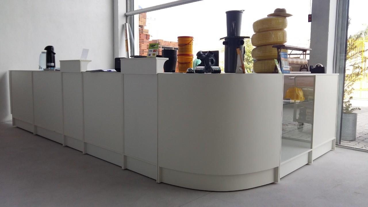 Gôndolas e Prateleiras para loja de ferragens