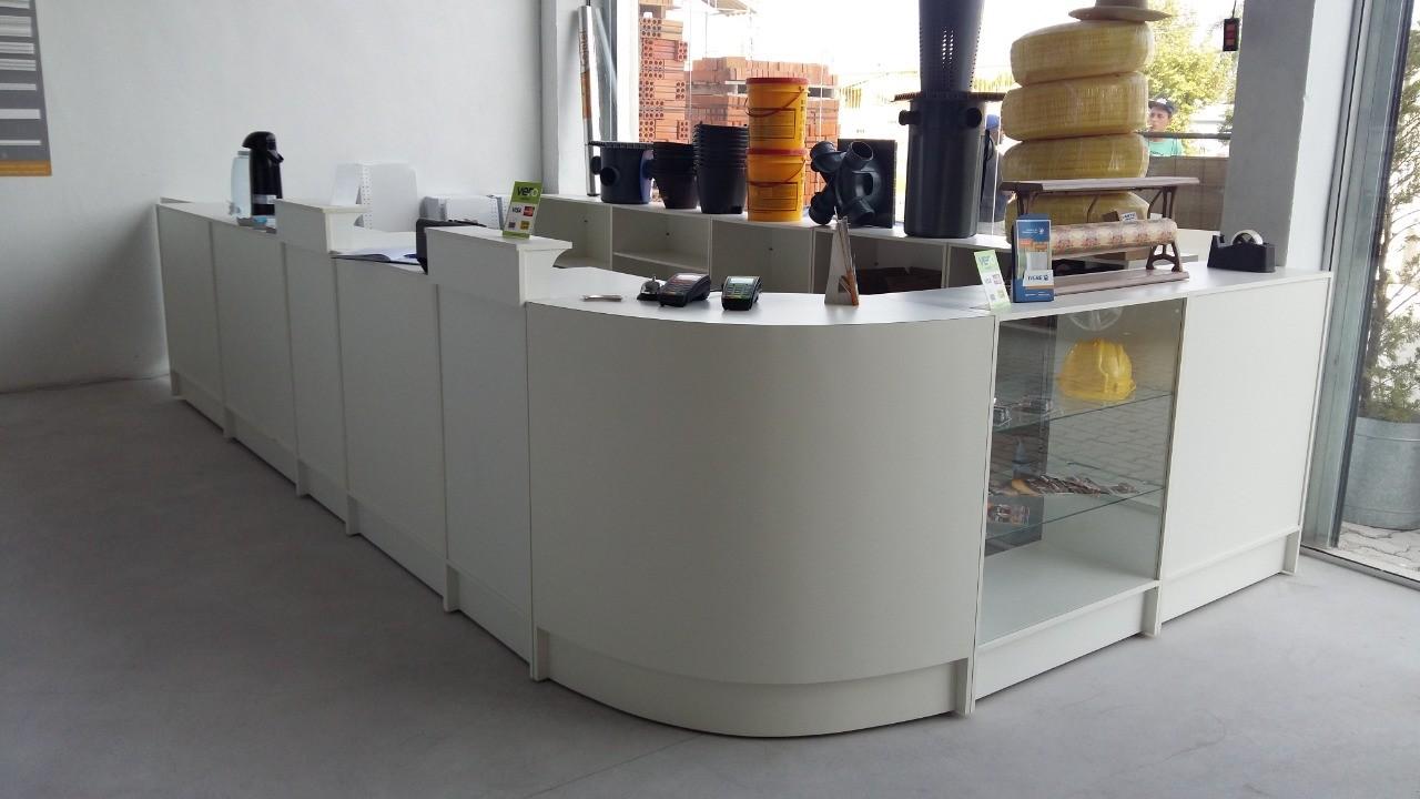 Gôndolas e Prateleiras para loja de ferragens